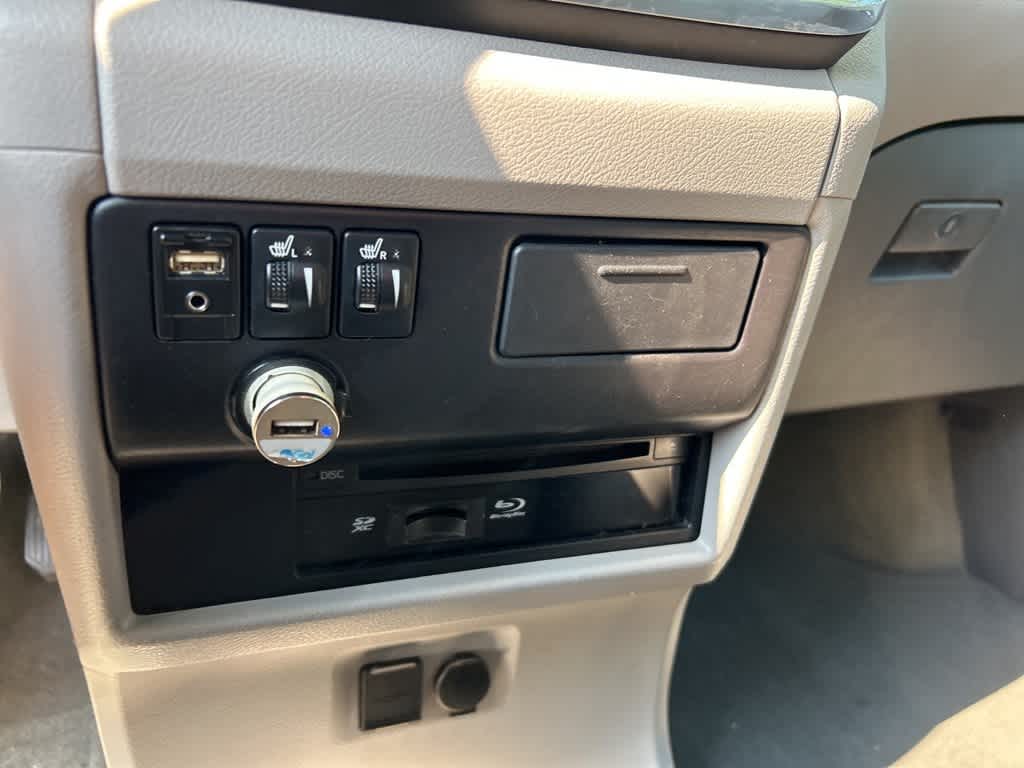 Thumbnail: 2015 Toyota Sienna - 17