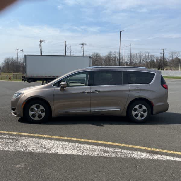 Thumbnail: 2017 Chrysler Pacifica - 2