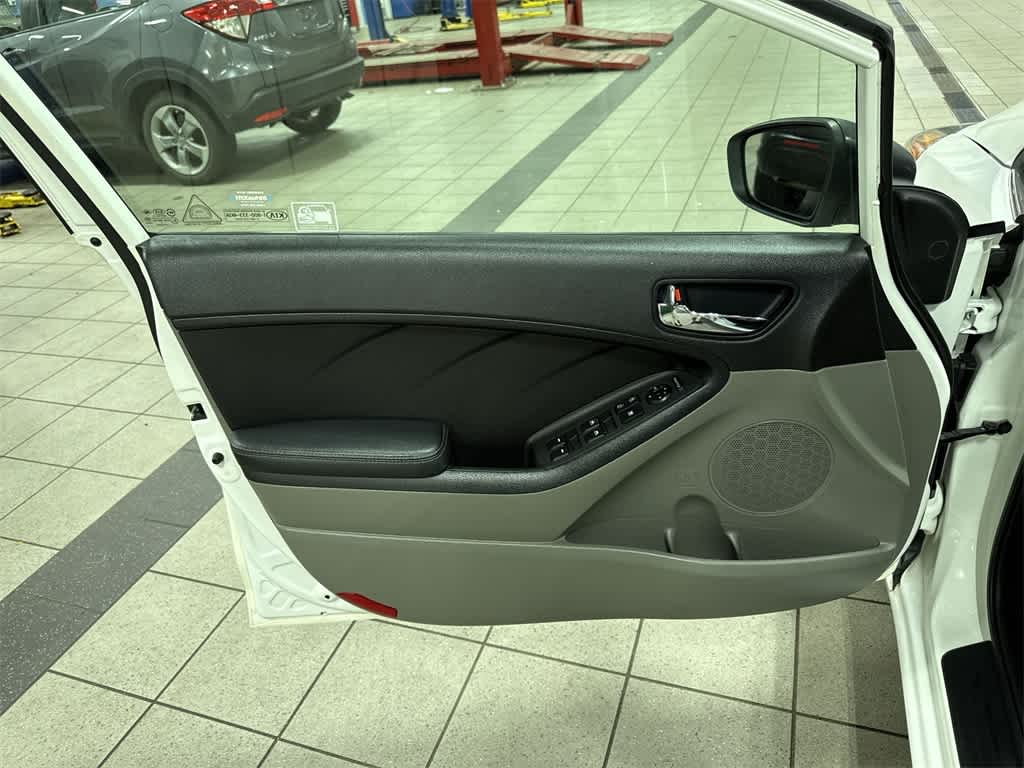 Thumbnail: 2016 Kia Forte - 28