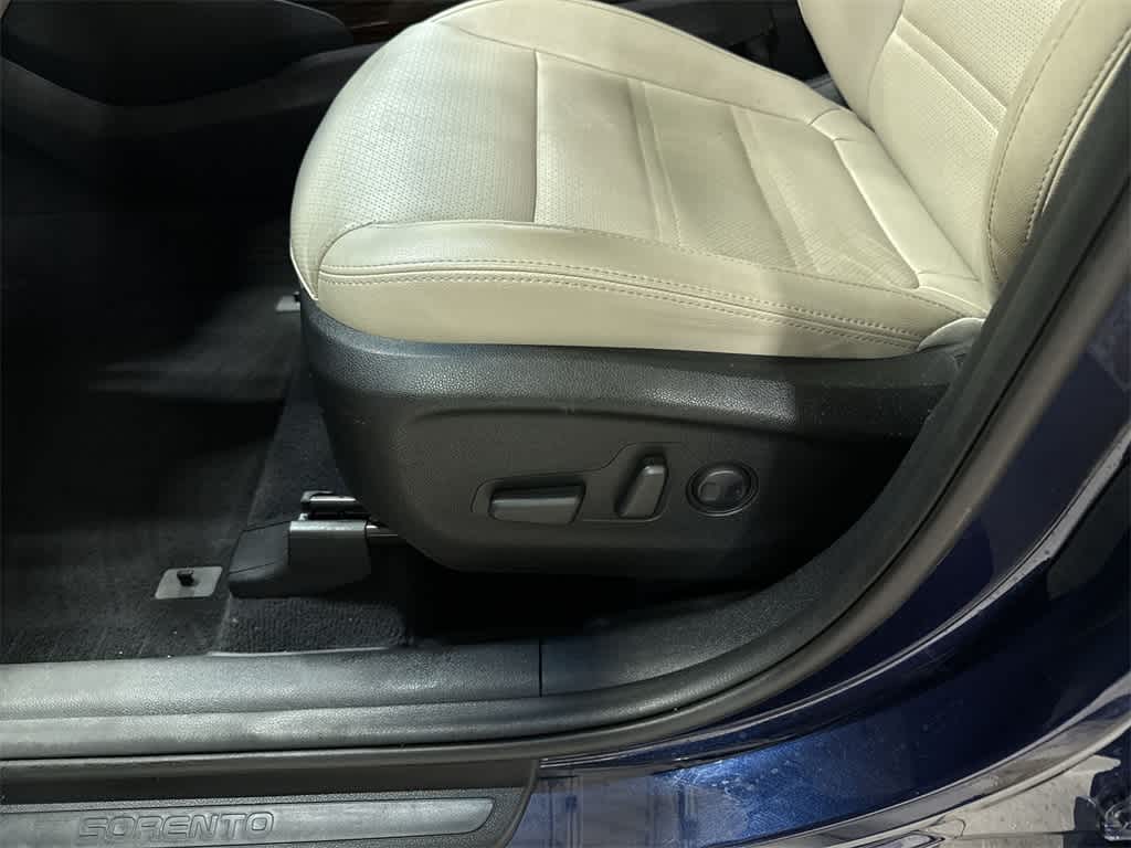 Thumbnail: 2019 Kia Sorento - 24