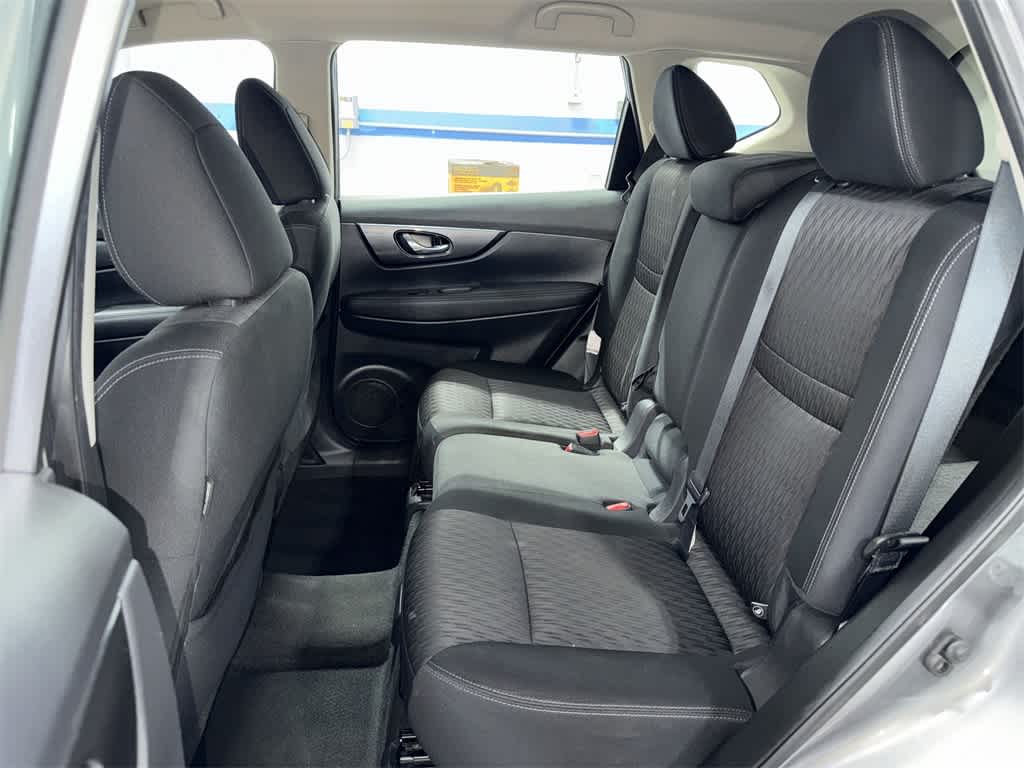 Thumbnail: 2018 Nissan Rogue - 17