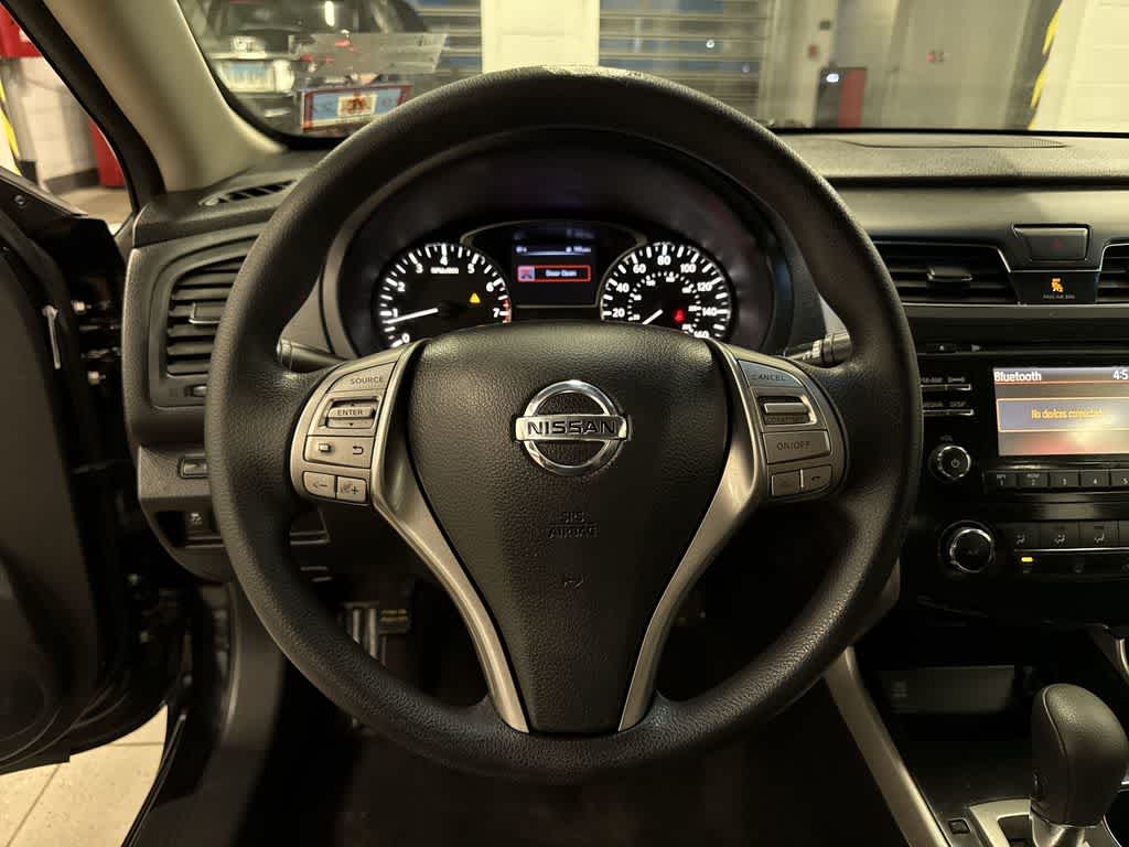 Thumbnail: 2015 Nissan Altima - 18