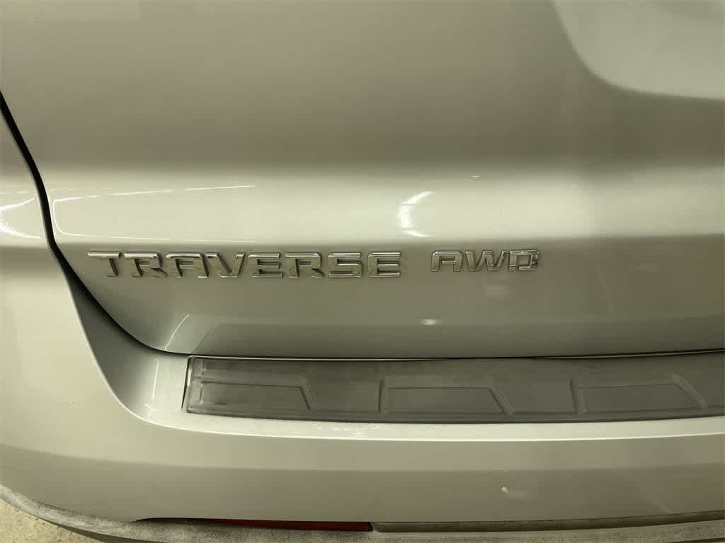 2017 Chevrolet Traverse LS 26