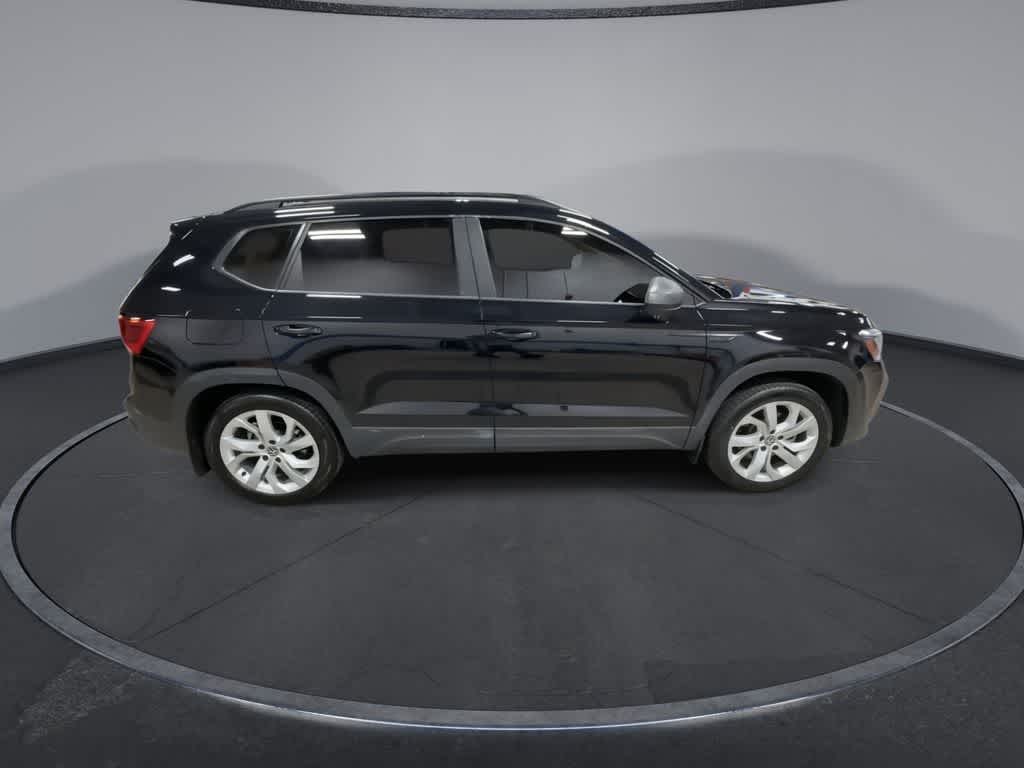 Thumbnail: 2023 Volkswagen Taos - 9