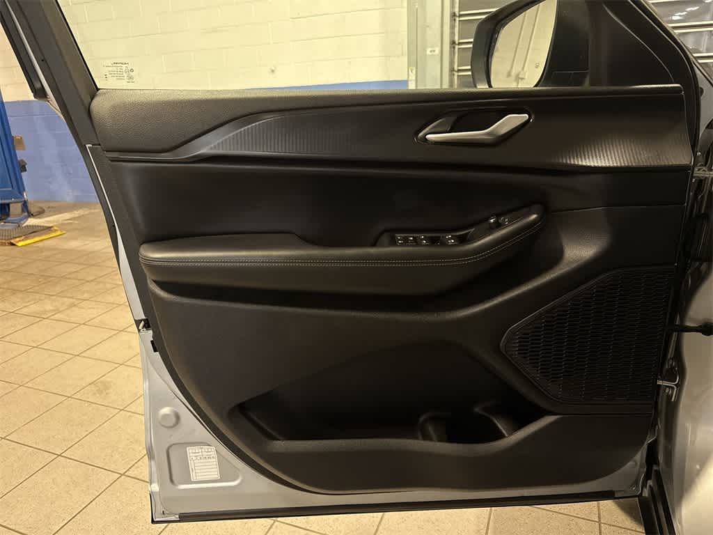 Thumbnail: 2023 Jeep Grand Cherokee - 28