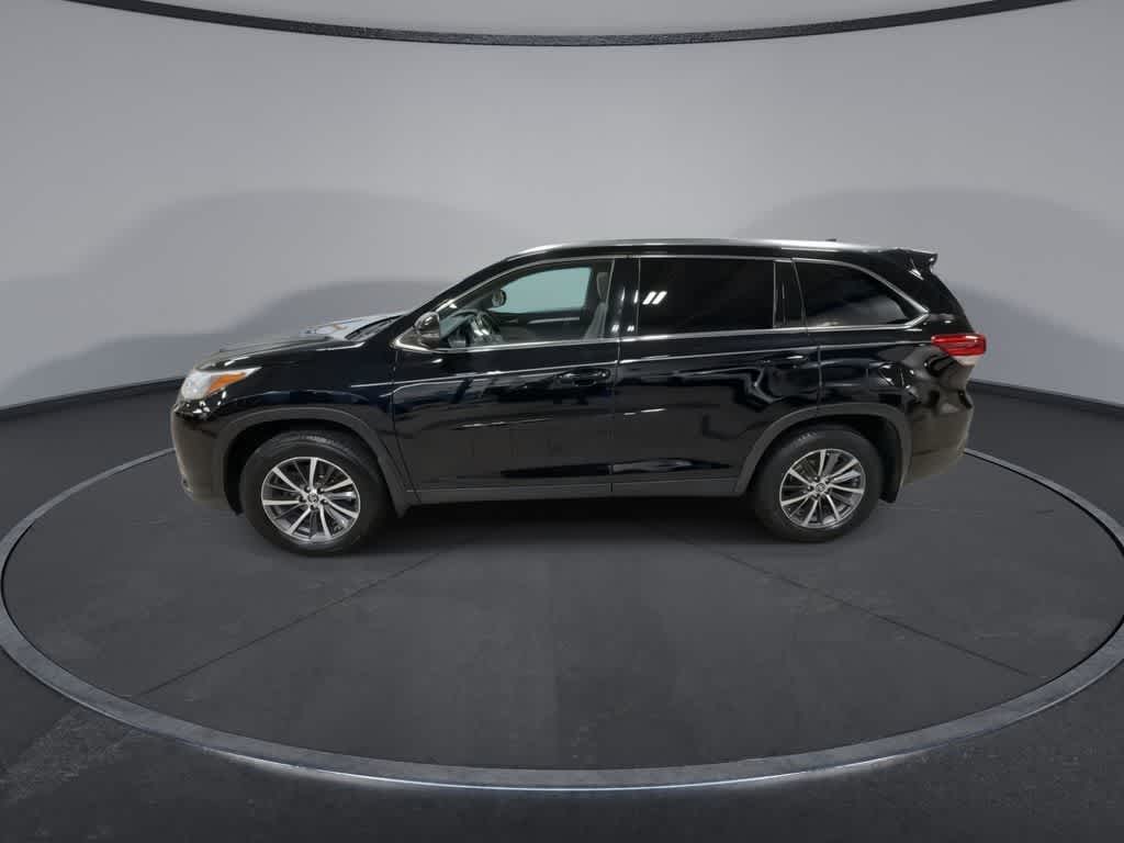 Thumbnail: 2019 Toyota Highlander - 5