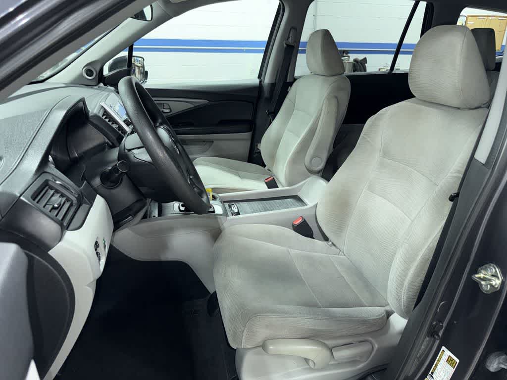 Thumbnail: 2016 Honda Pilot - 15