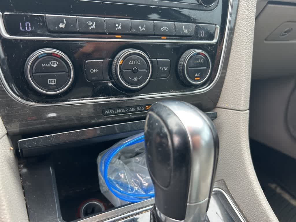 2017 Volkswagen Passat SE 25
