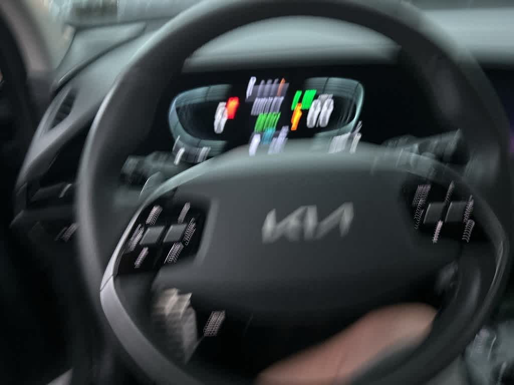 Thumbnail: 2023 Kia Niro - 8