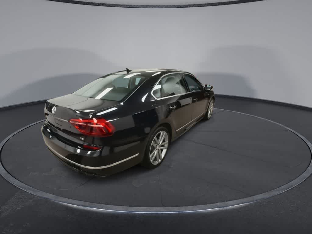 Thumbnail: 2017 Volkswagen Passat - 8