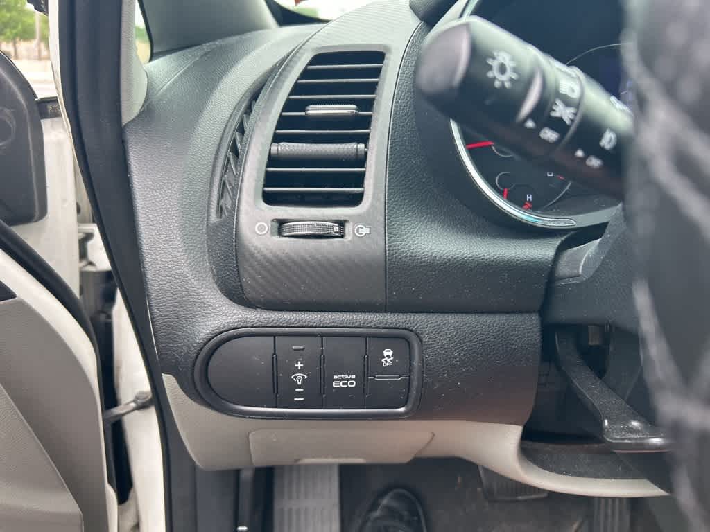 Thumbnail: 2016 Kia Forte - 11