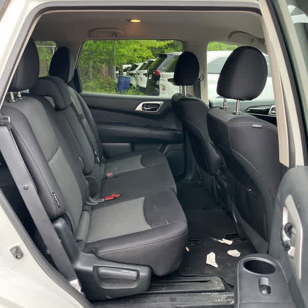 Thumbnail: 2019 Nissan Pathfinder - 17