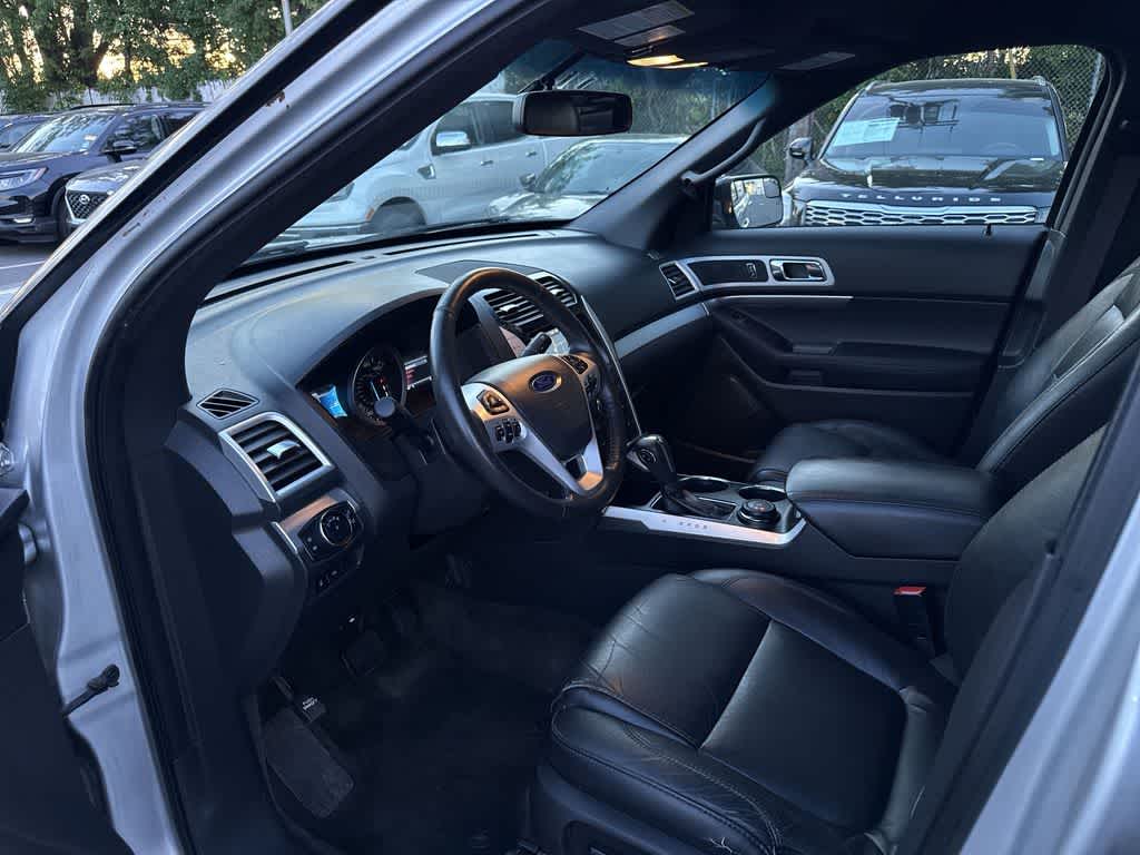 Thumbnail: 2014 Ford Explorer - 32