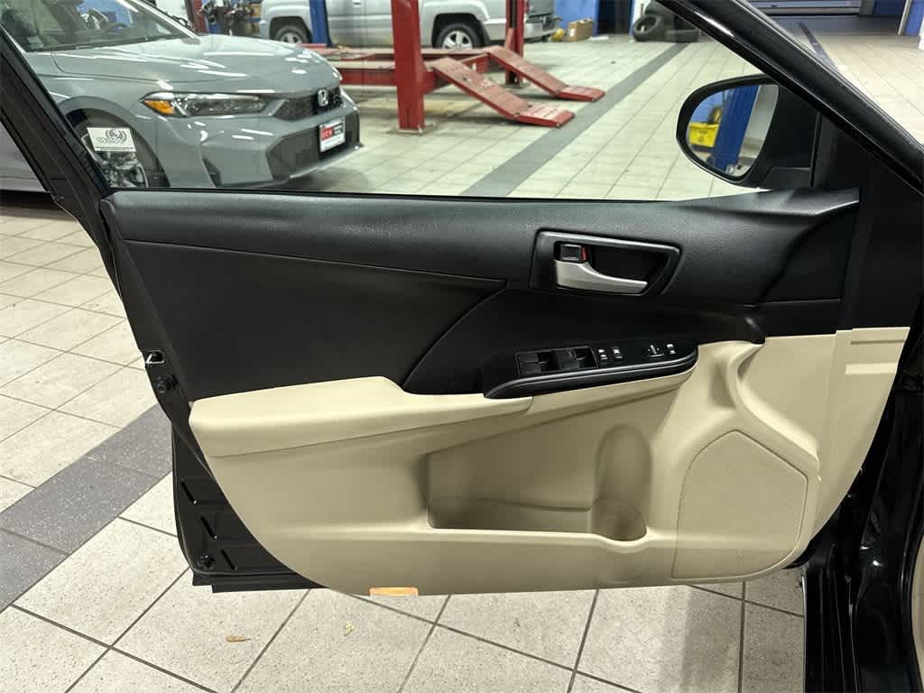 Thumbnail: 2014 Toyota Camry - 29