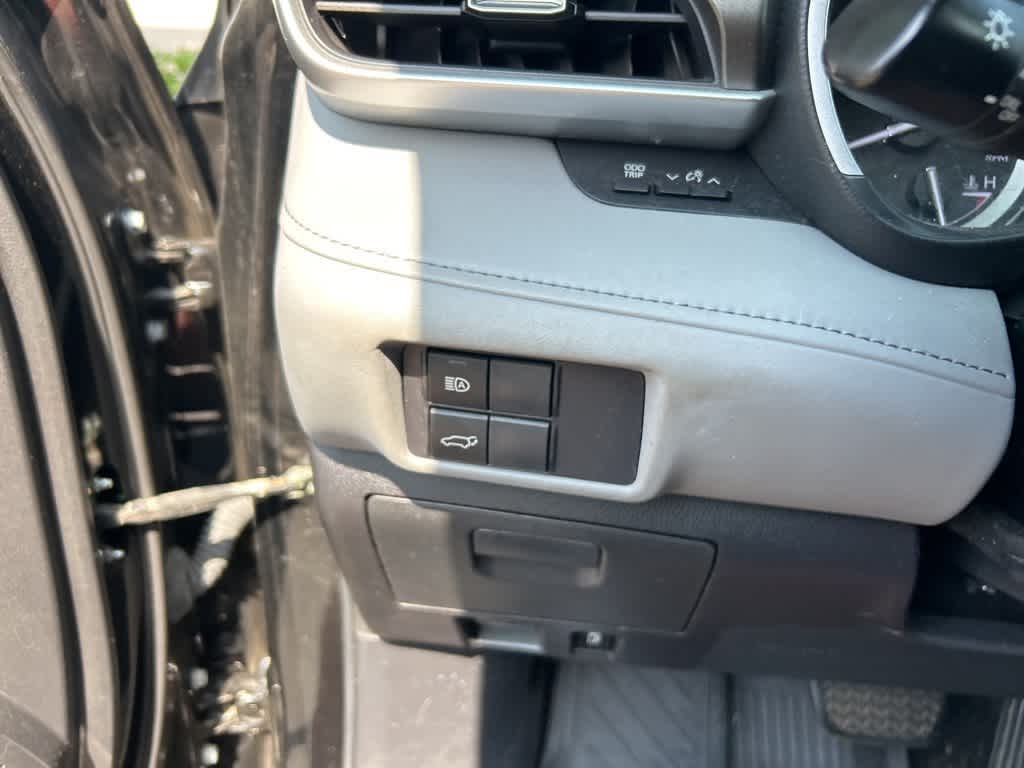 Thumbnail: 2022 Toyota Highlander - 6