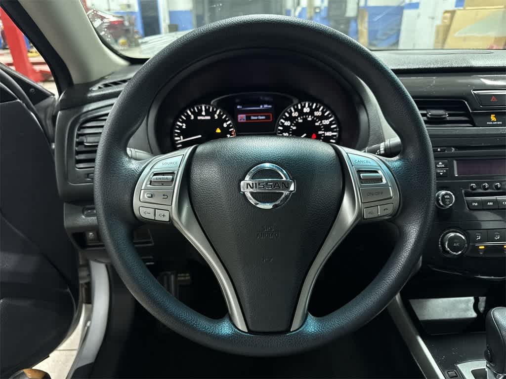 Thumbnail: 2015 Nissan Altima - 17