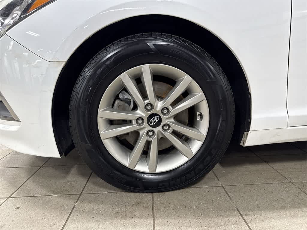 Thumbnail: 2015 Hyundai Sonata - 10