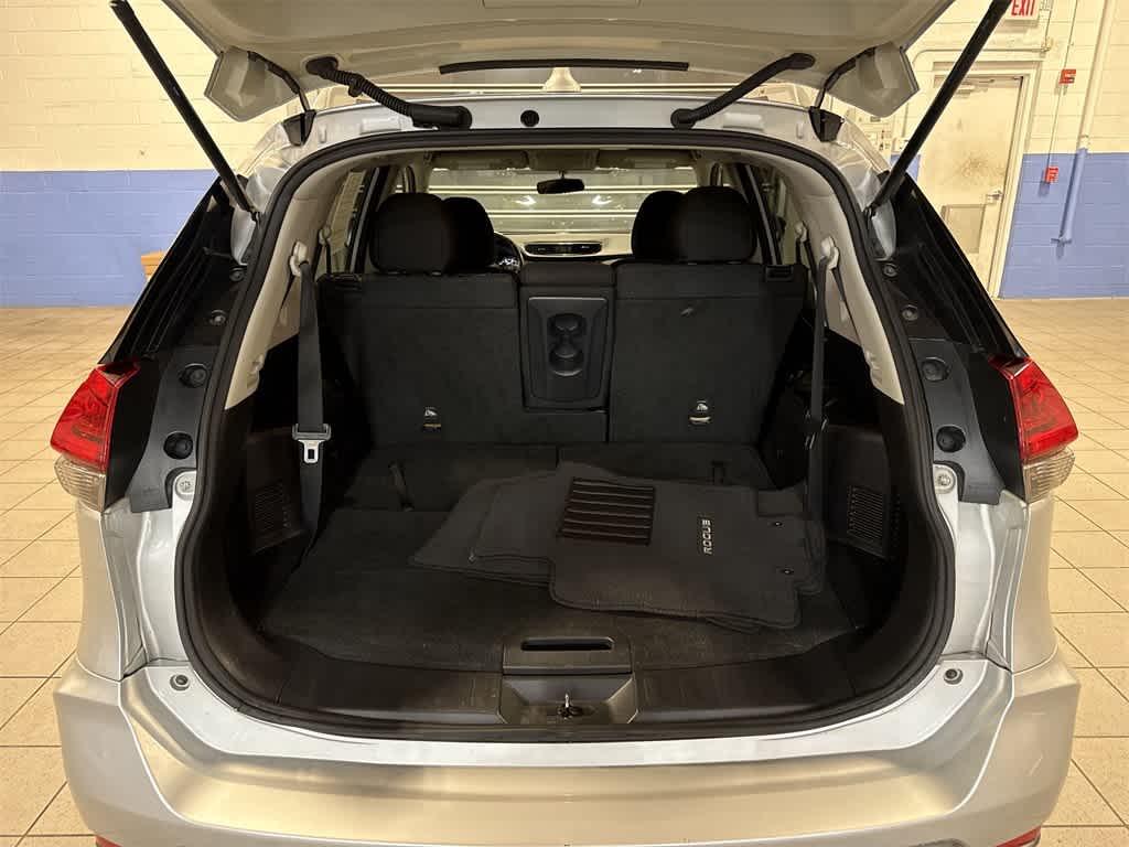 Thumbnail: 2017 Nissan Rogue - 10