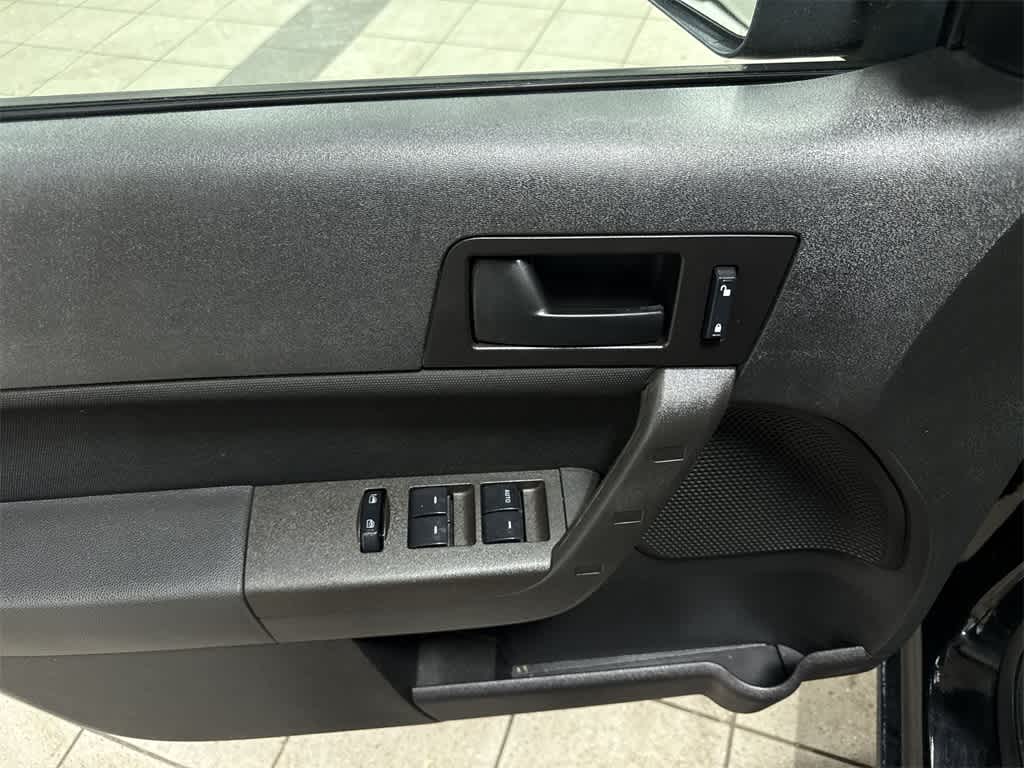 Thumbnail: 2010 Ford Focus - 22