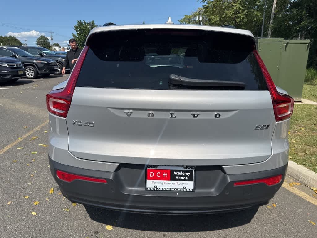 Thumbnail: 2023 Volvo XC40 - 3