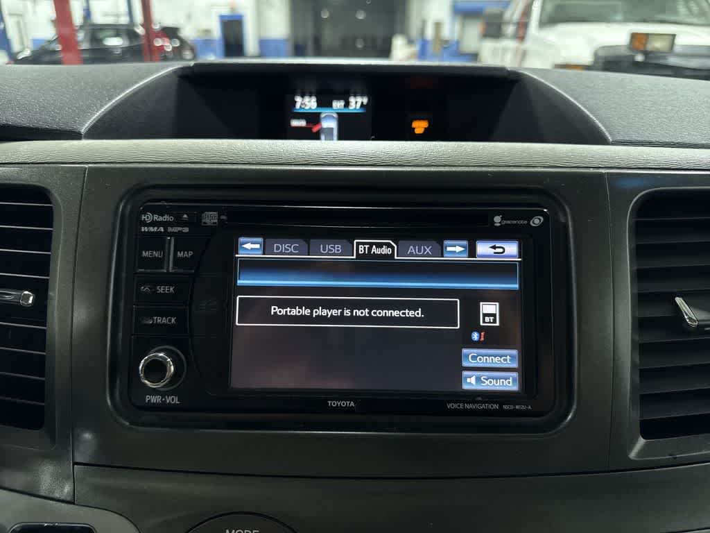 Thumbnail: 2014 Toyota Sienna - 21