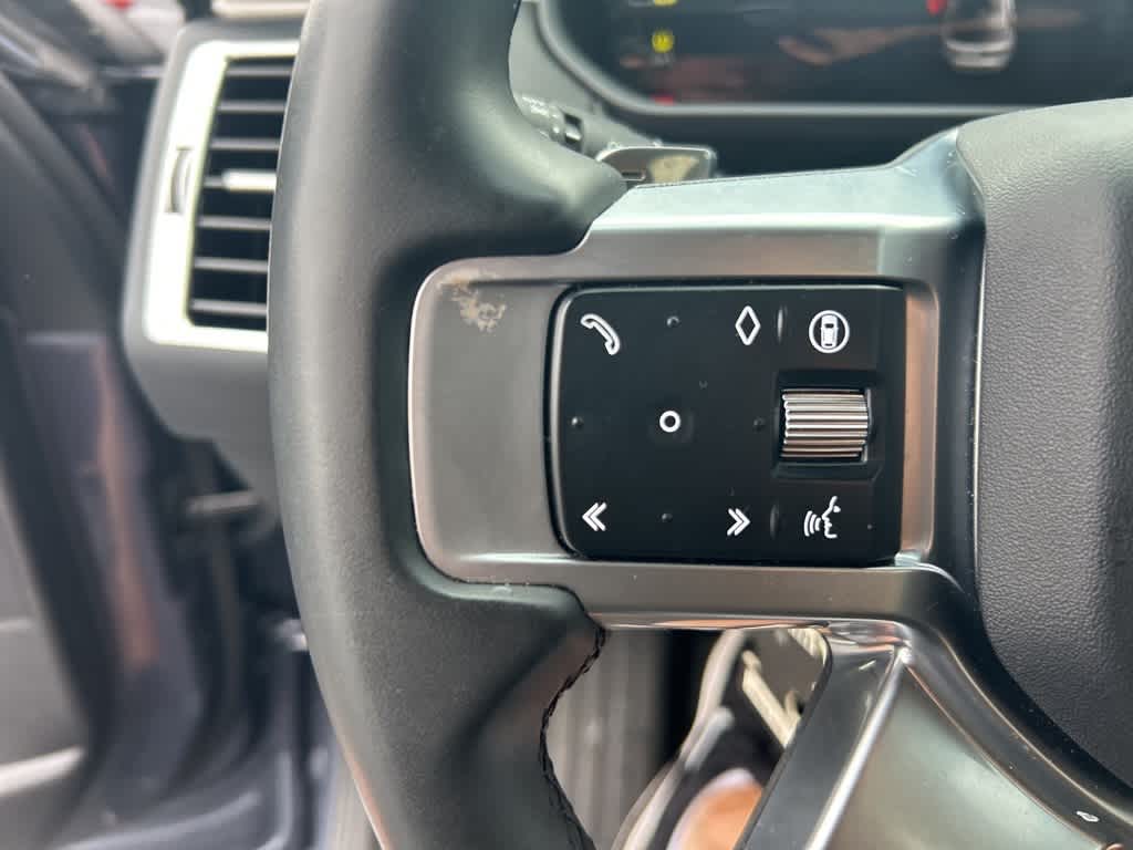 Thumbnail: 2024 Land Rover Discovery - 18