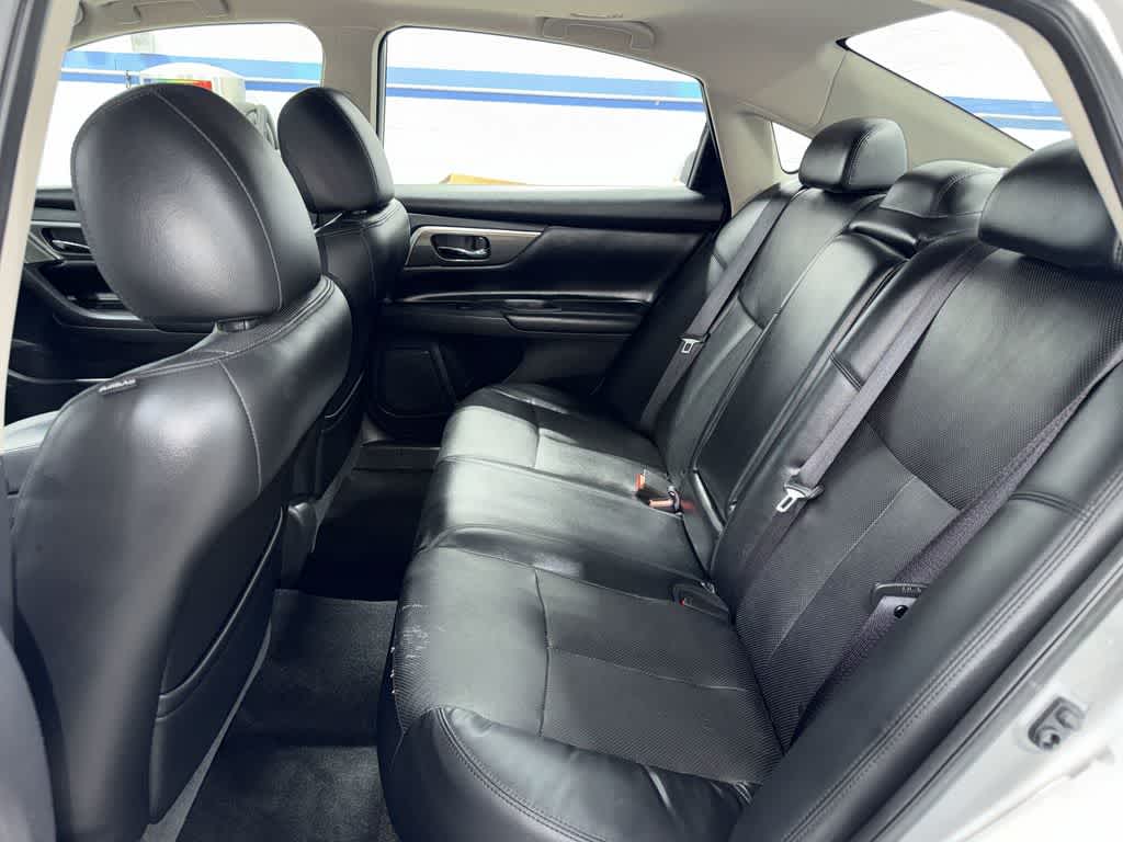 Thumbnail: 2015 Nissan Altima - 17