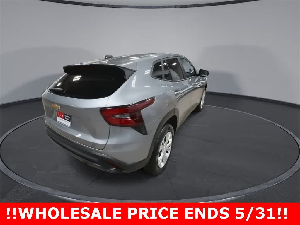 2024 Chevrolet Trax LS 8