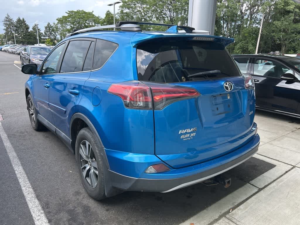 Thumbnail: 2018 Toyota RAV4 - 10