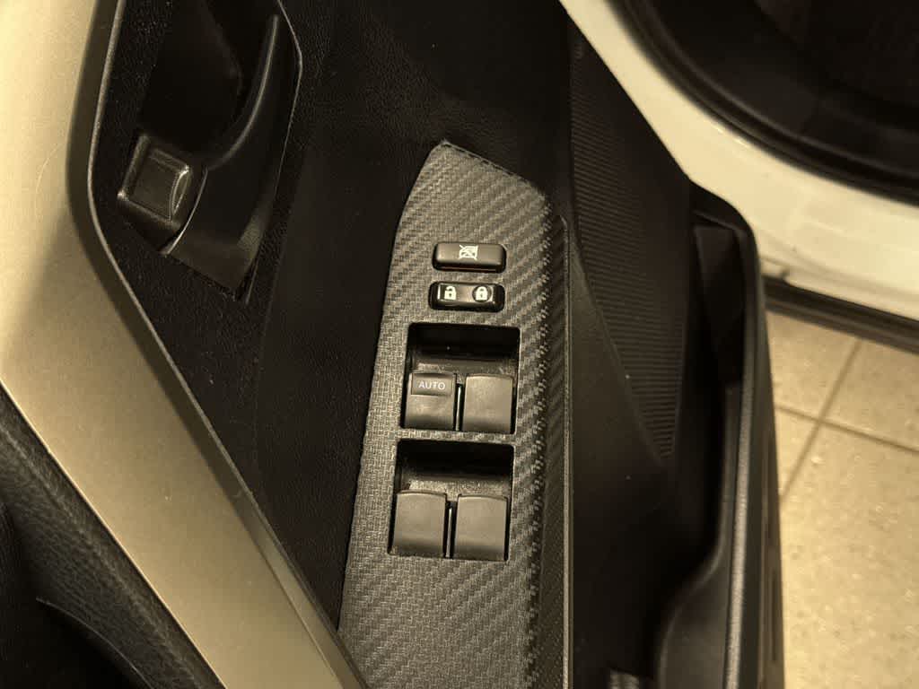 Thumbnail: 2015 Toyota RAV4 - 22