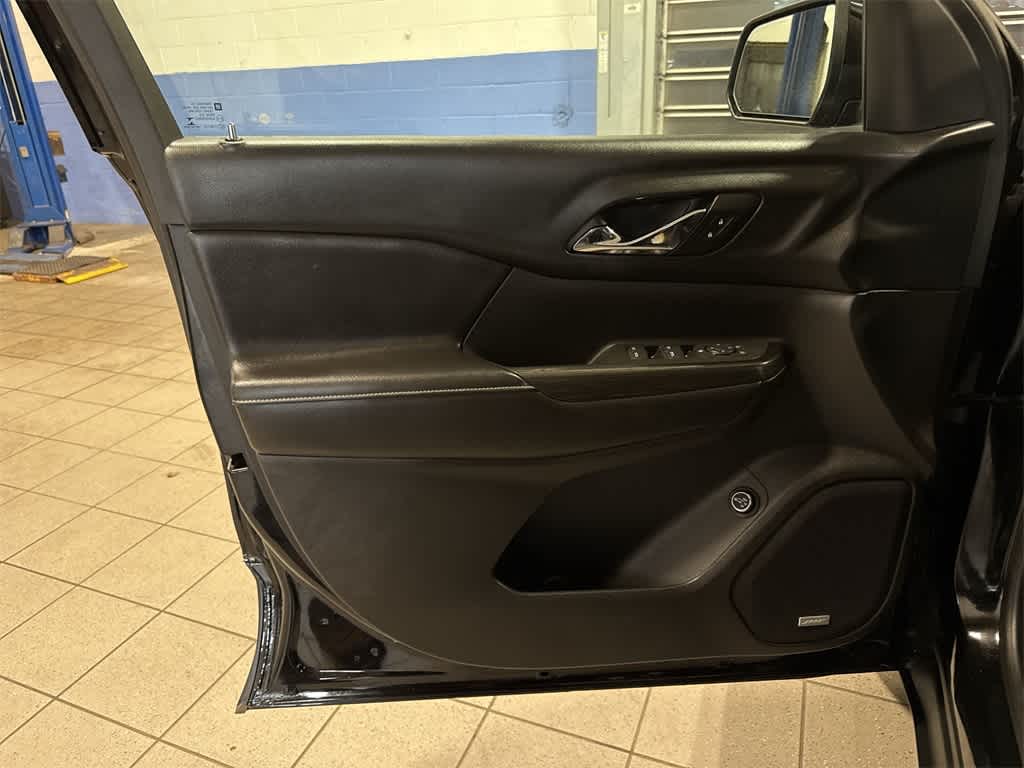 Thumbnail: 2017 GMC Acadia - 33