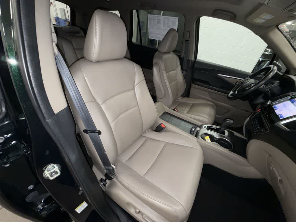 Thumbnail: 2016 Honda Pilot - 16