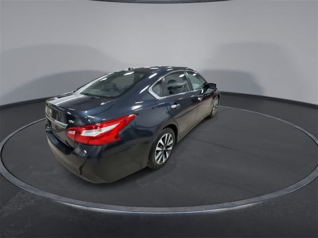 Thumbnail: 2017 Nissan Altima - 8