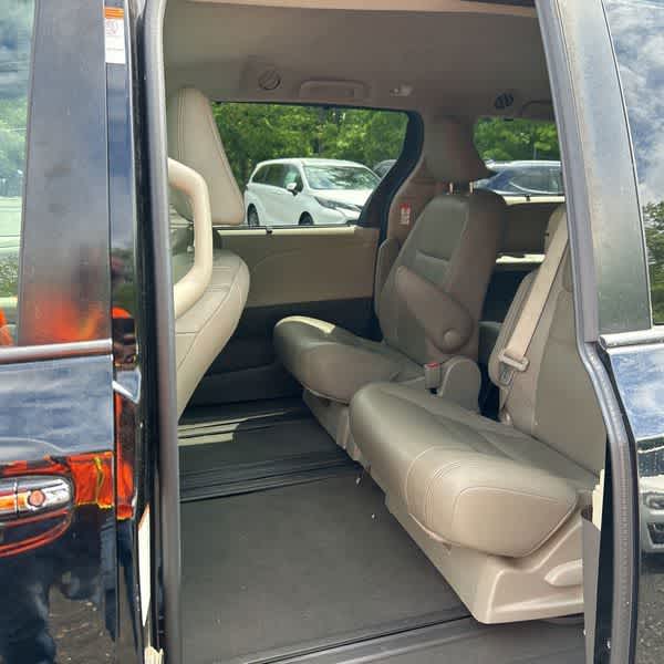 Thumbnail: 2020 Toyota Sienna - 19