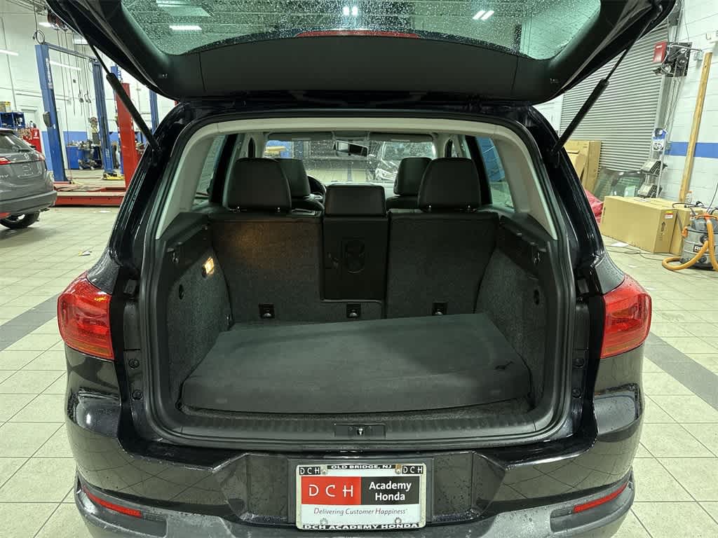 Thumbnail: 2014 Volkswagen Tiguan - 11