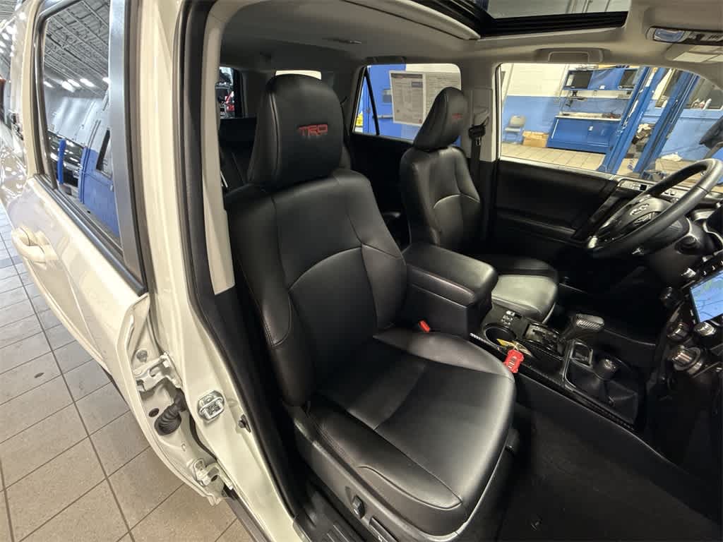 Thumbnail: 2022 Toyota 4Runner - 16