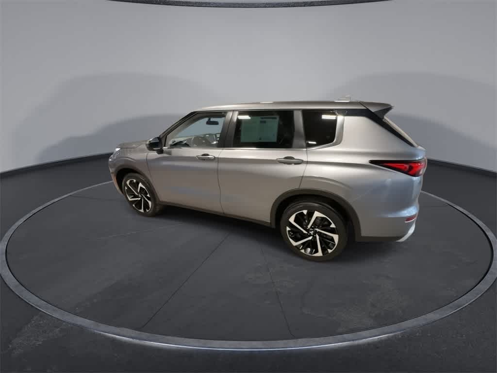 Thumbnail: 2023 Mitsubishi Outlander - 6
