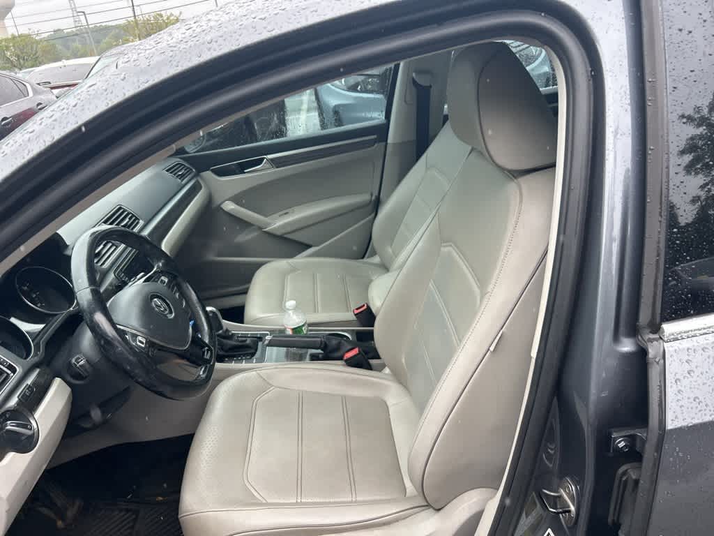 2017 Volkswagen Passat SE 15
