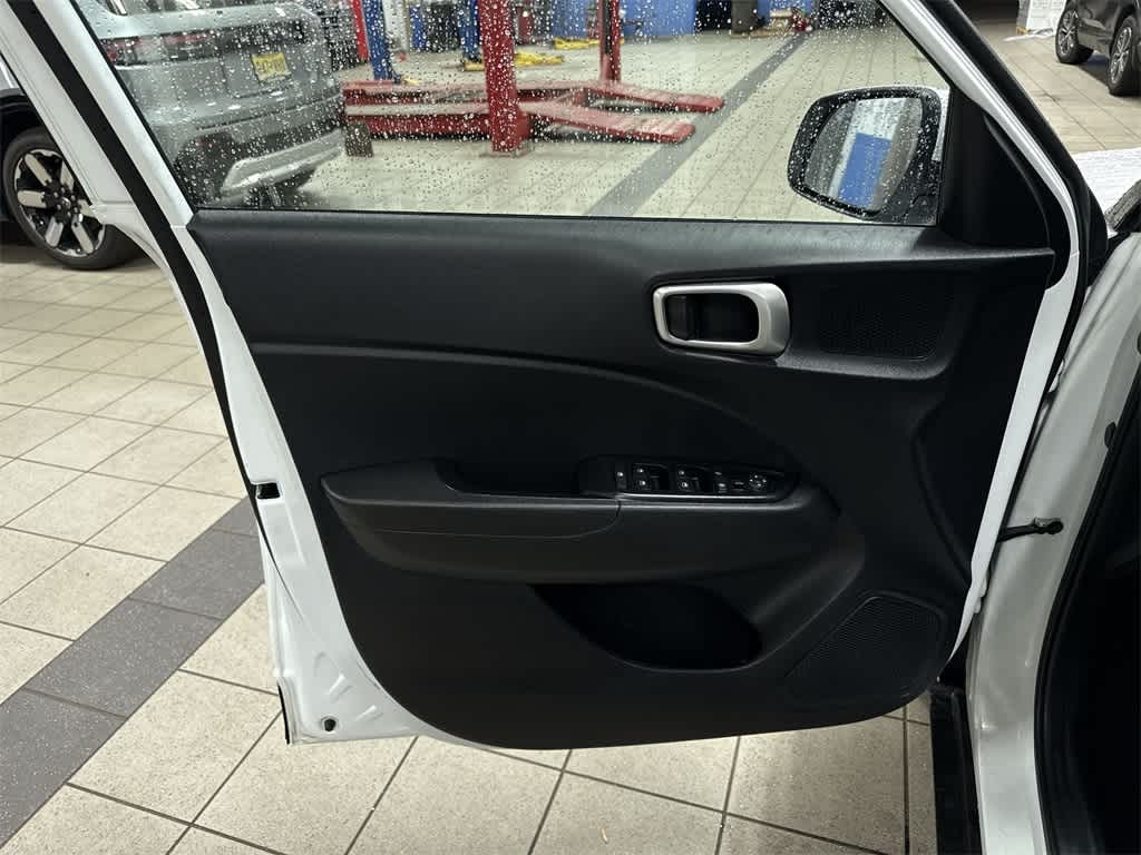 Thumbnail: 2023 Hyundai Venue - 28