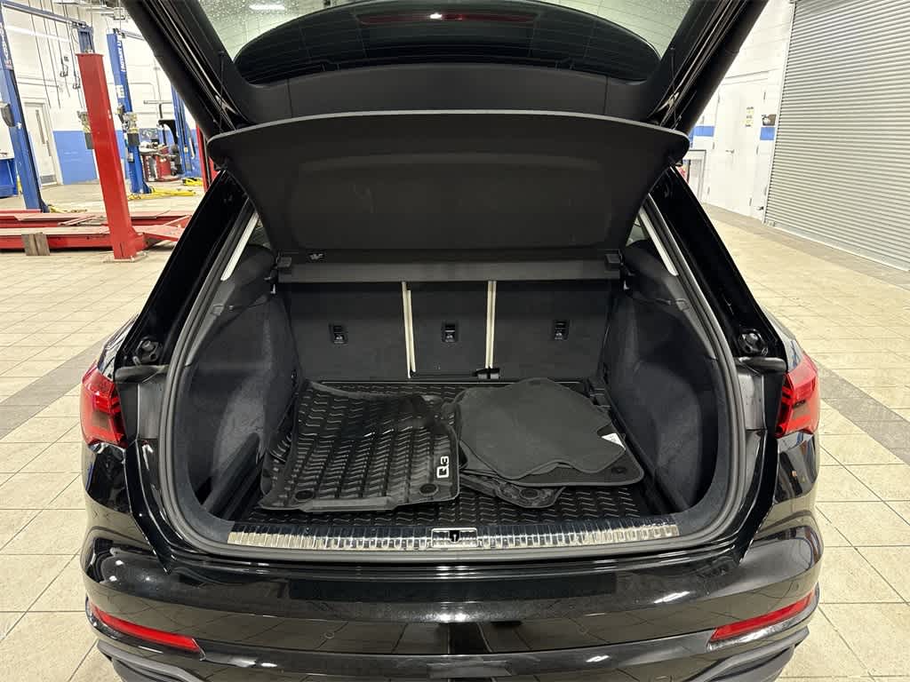 Thumbnail: 2024 Audi Q3 - 11