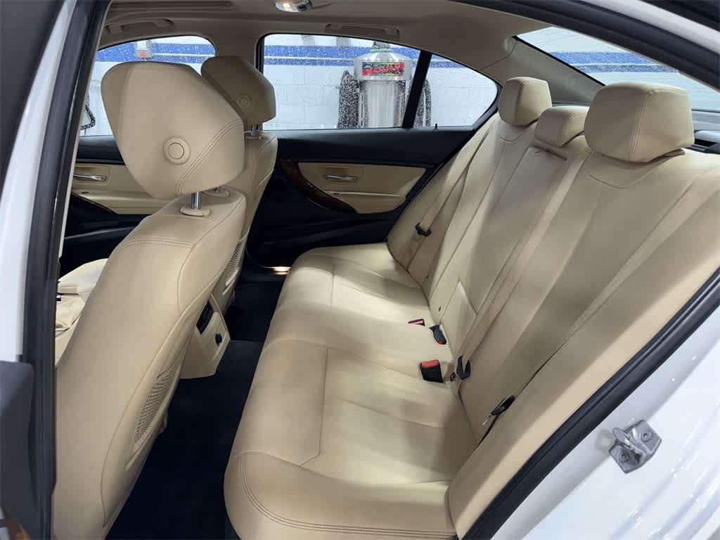 Thumbnail: 2017 BMW 3 Series - 17