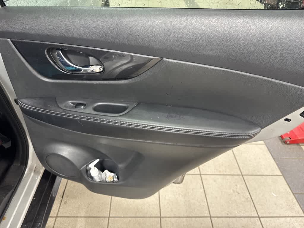 Thumbnail: 2017 Nissan Rogue - 20