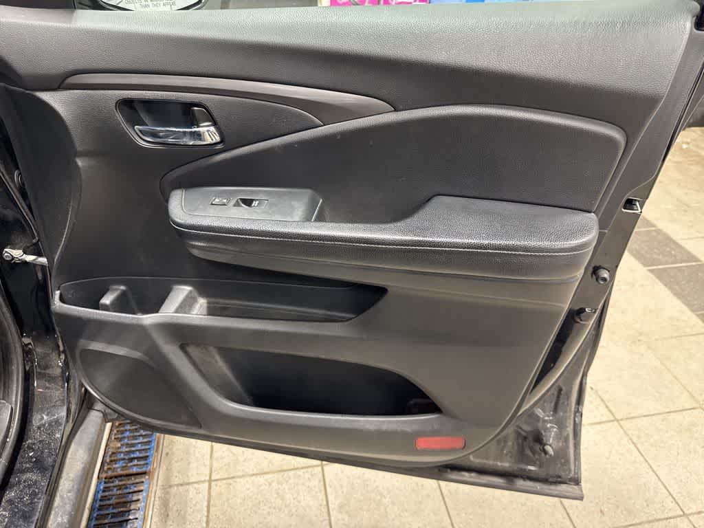 Thumbnail: 2017 Honda Ridgeline - 15