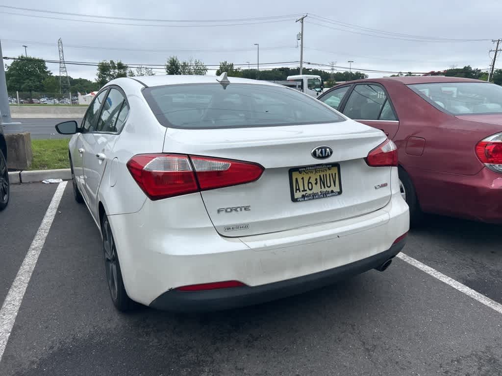 Thumbnail: 2016 Kia Forte - 16