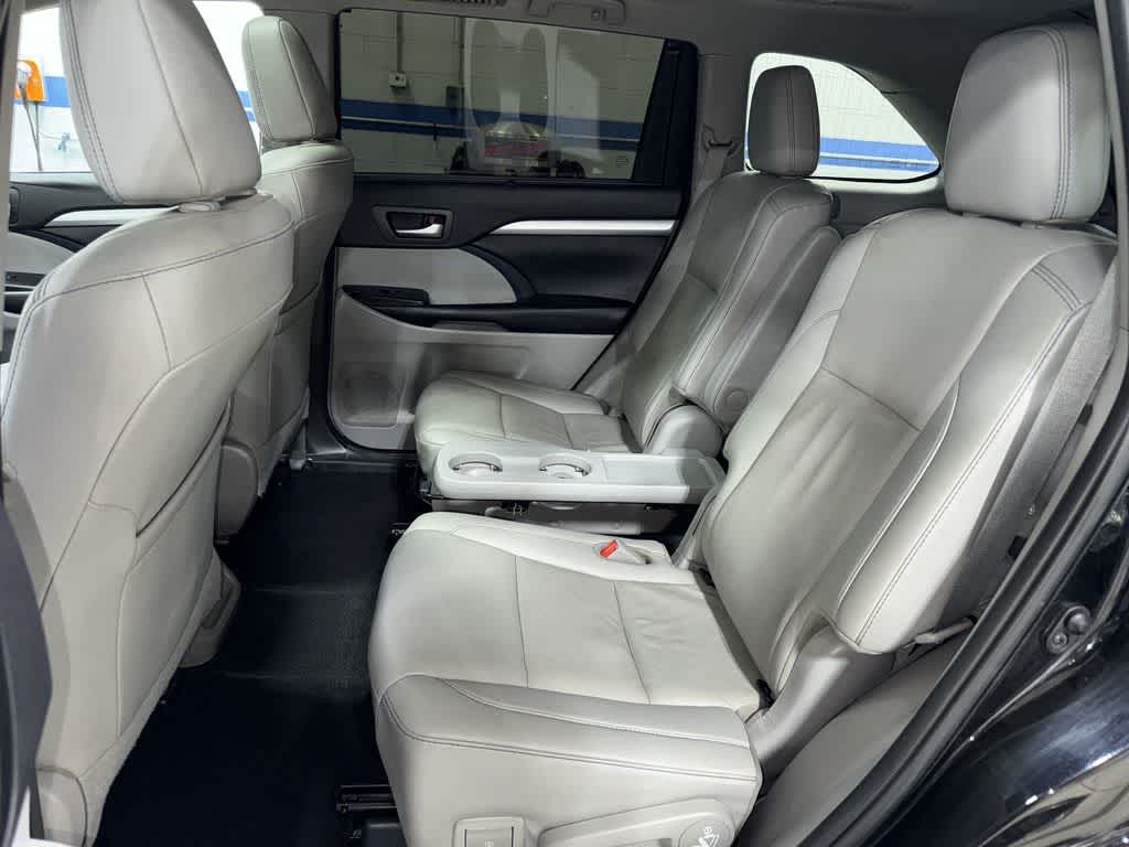 Thumbnail: 2019 Toyota Highlander - 17