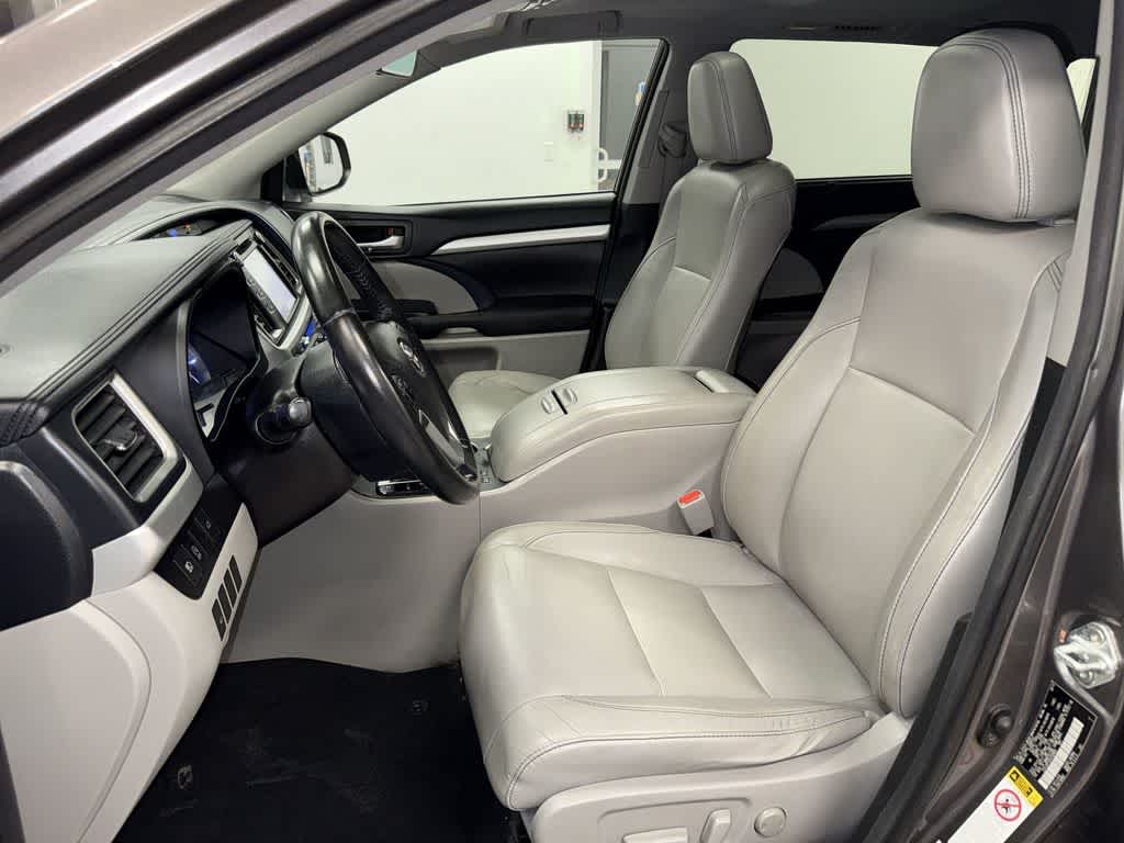 Thumbnail: 2017 Toyota Highlander - 15