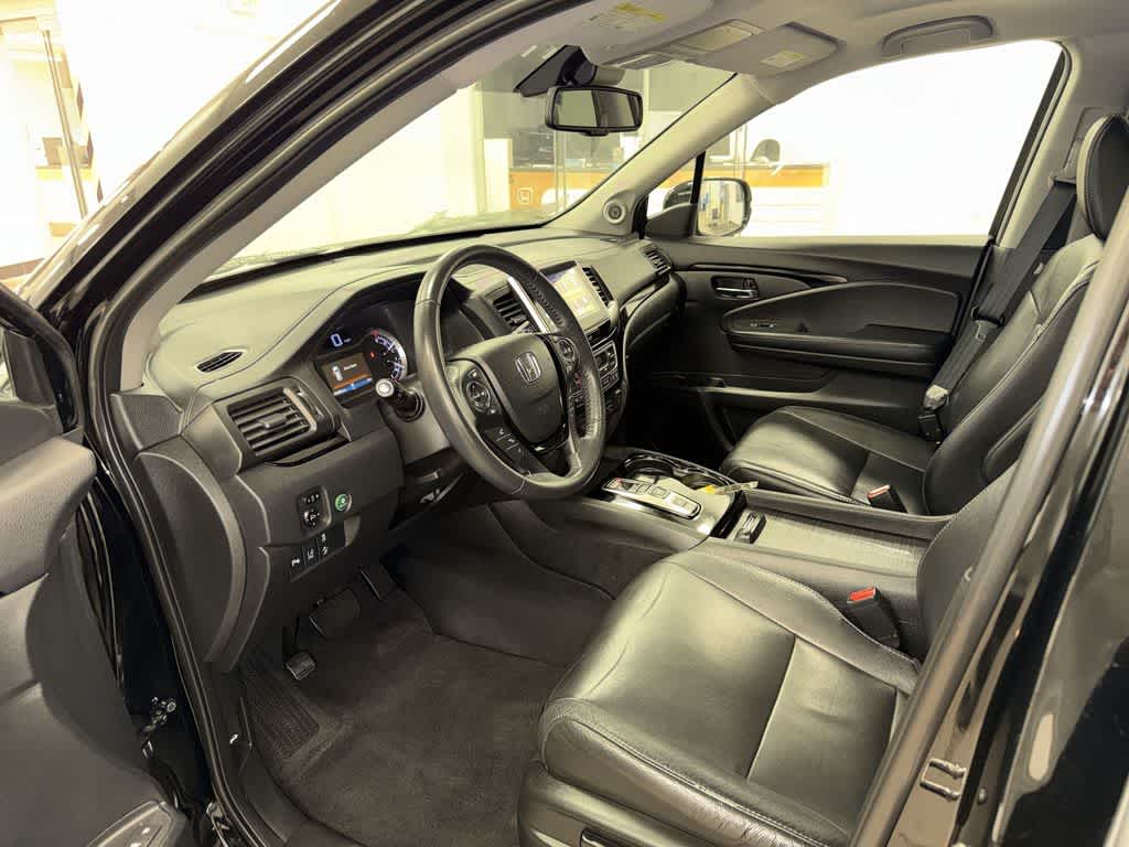 Thumbnail: 2017 Honda Pilot - 32