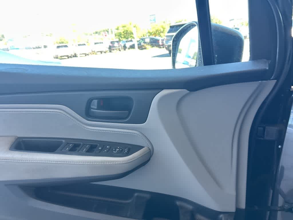 Thumbnail: 2018 Honda Odyssey - 23