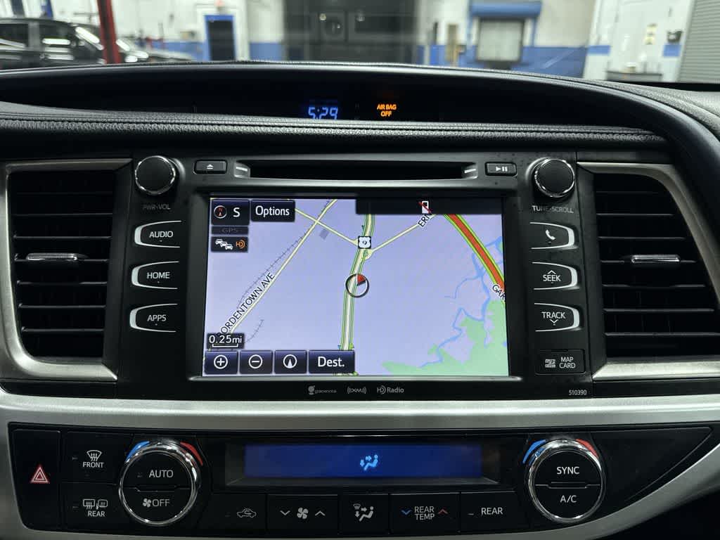 Thumbnail: 2019 Toyota Highlander - 21