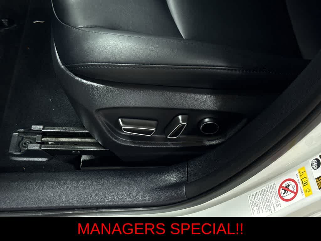 Thumbnail: 2018 Toyota Prius Prime - 24